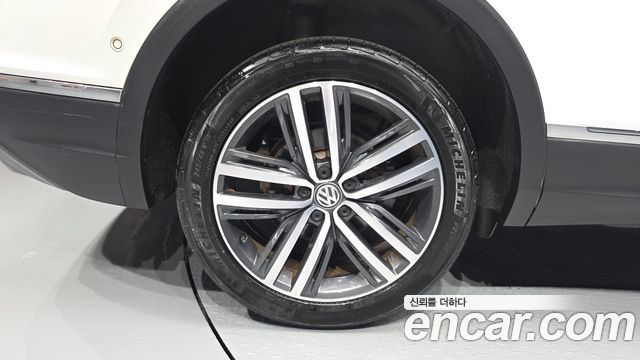 Volkswagen Tiguan 2.0 TDI Prestige - фото 4