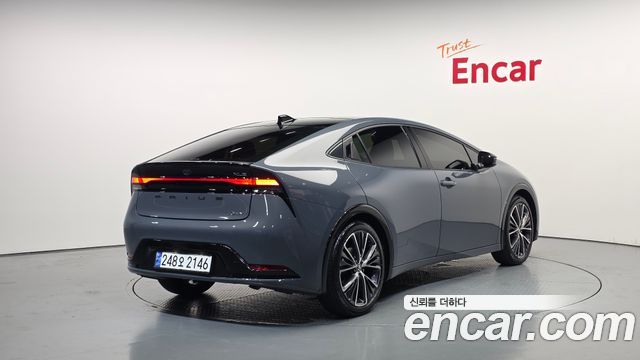 Toyota Prius 5-го поколения 2.0 XLE - фото 1