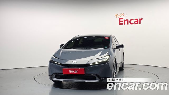 Toyota Prius 5-го поколения 2.0 XLE - фото 2