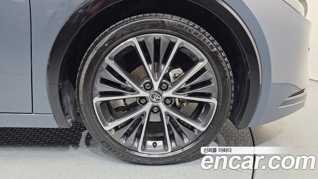 Toyota Prius 5-го поколения 2.0 XLE - фото 4