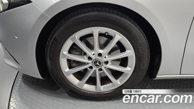 Mercedes-Benz A-Class W177 A220 Sedan - фото 4