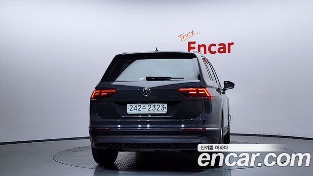Volkswagen Tiguan 2-го поколения 2.0 TDI Premium - фото 3