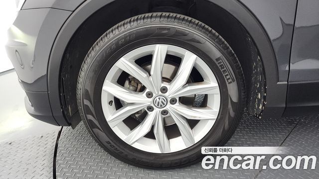Volkswagen Tiguan 2-го поколения 2.0 TDI Premium - фото 4