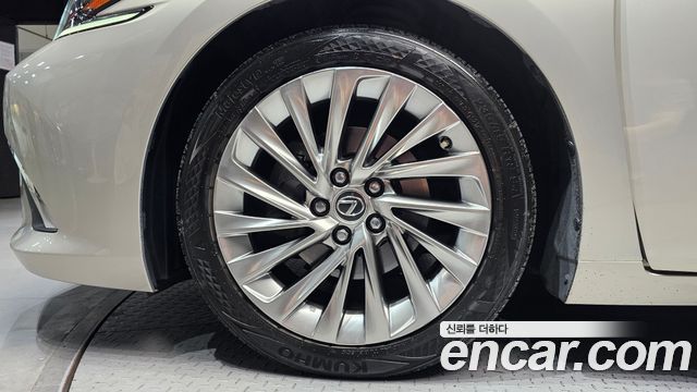 Lexus ES 7-го поколения Executive - фото 4