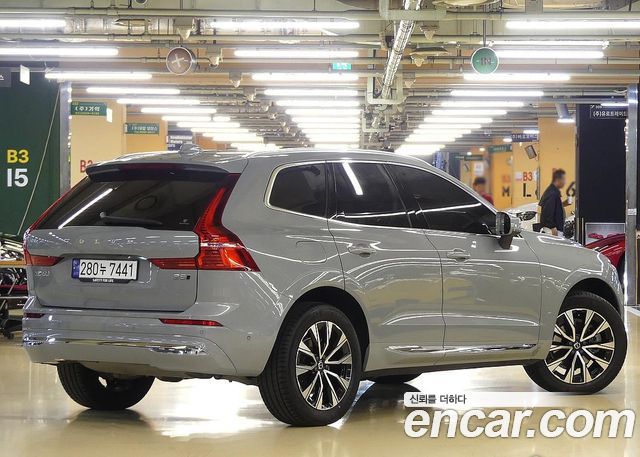 Volvo XC60 2-го поколения B5 Ultimate Bright - фото 1