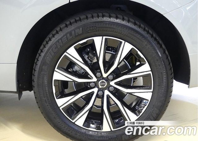 Volvo XC60 2-го поколения B5 Ultimate Bright - фото 4