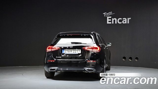 Mercedes-Benz A-Class W177 A220 Hatchback - фото 3