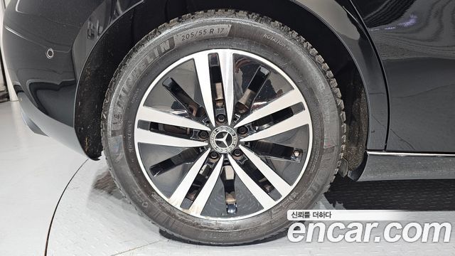 Mercedes-Benz A-Class W177 A220 Hatchback - фото 4