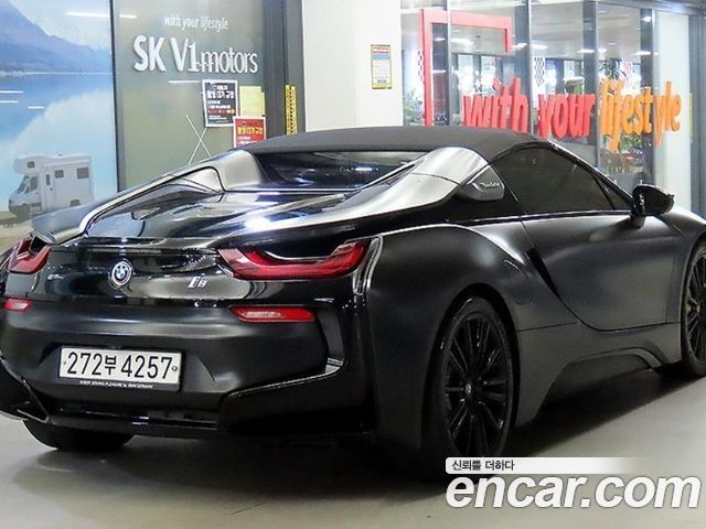 BMW i8 Roadster - фото 3