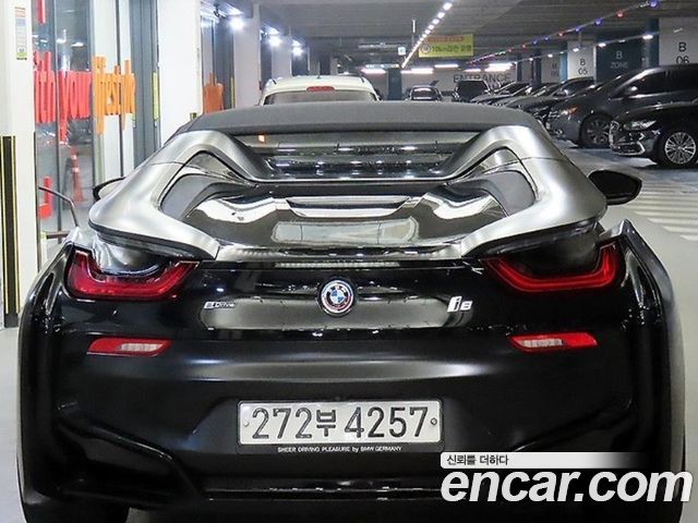 BMW i8 Roadster - фото 4
