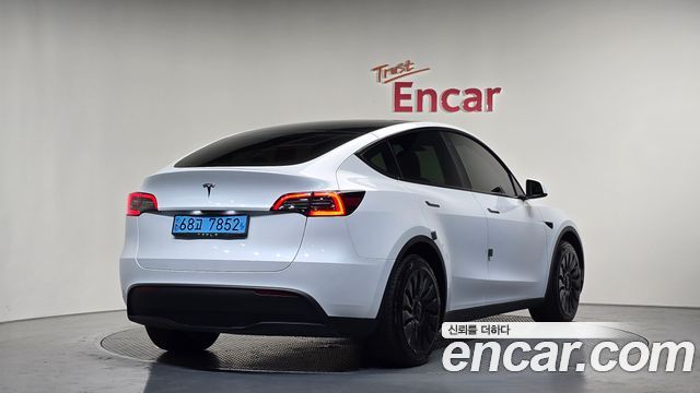 Tesla Model Y RWD - фото 1