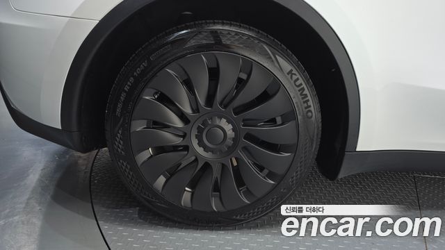 Tesla Model Y RWD - фото 4