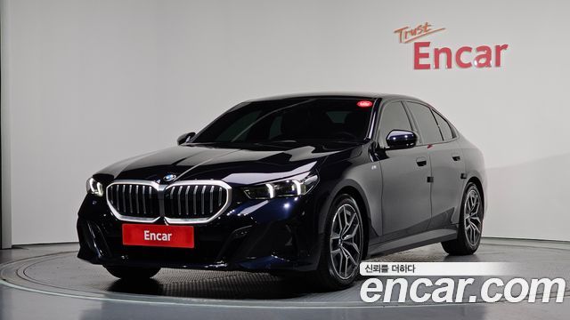BMW 5-Series G60 520i M Sport - фото 0