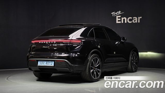 Porsche Macan EV Base 4 - фото 1