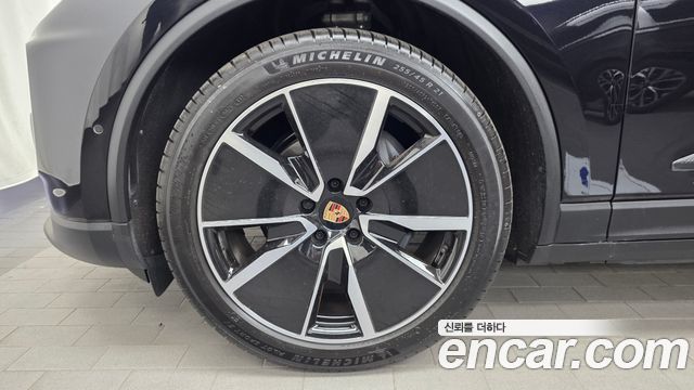 Porsche Macan EV Base 4 - фото 4
