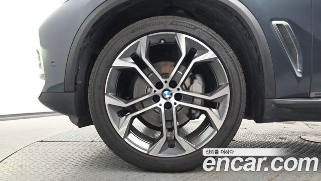BMW X5 G05 xDrive 40i xLine - фото 3