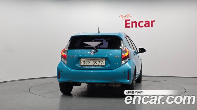 Toyota Prius 1.5 - фото 3
