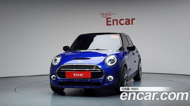 Mini Cooper 5Door HIGH 3rd - фото 1