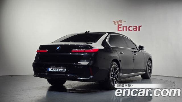 BMW 7-Series G70 740i xDrive M Sport - фото 1
