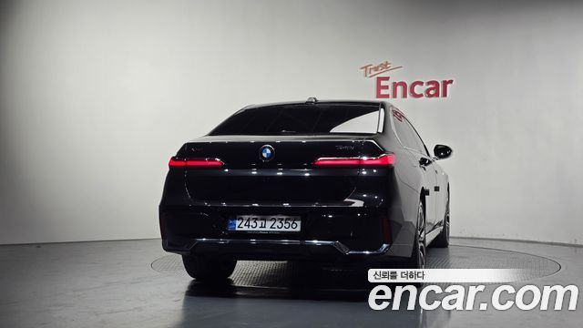 BMW 7-Series G70 740i xDrive M Sport - фото 3