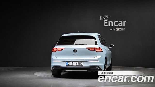 Volkswagen Golf 8-го поколения 2.0 TDI Prestige - фото 3