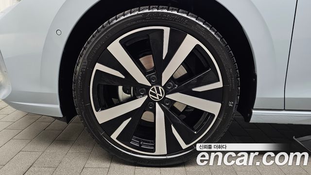 Volkswagen Golf 8-го поколения 2.0 TDI Prestige - фото 4