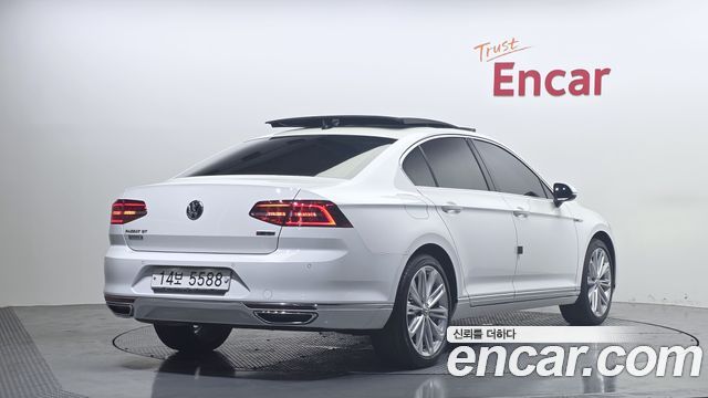 Volkswagen Passat B8 2.0 TDI 4Motion Prestige - фото 1