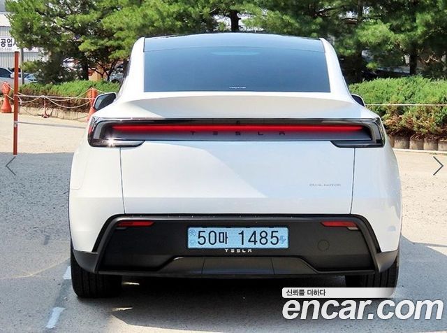 Tesla Model Y Long Range AWD - фото 3