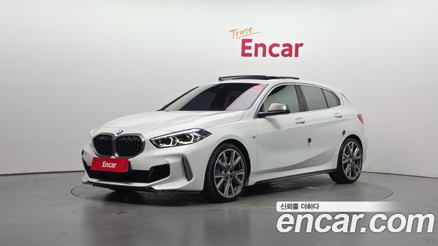 BMW 1-Series F40 M135i xDrive - фото 0