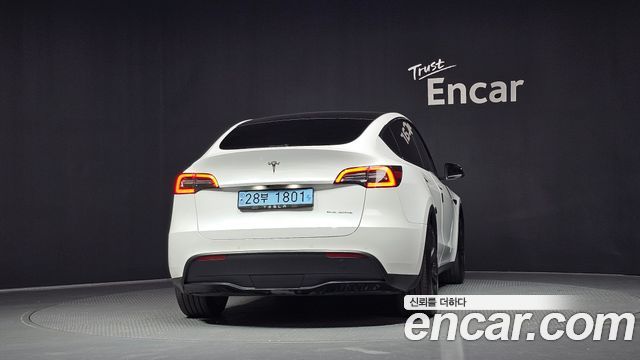 Tesla Model Y Long Range AWD - фото 3