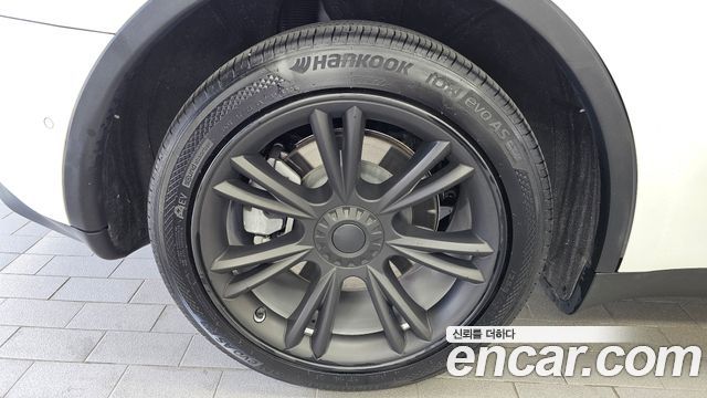 Tesla Model Y Long Range AWD - фото 4