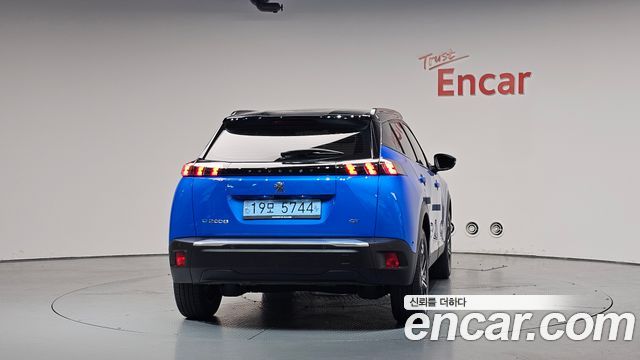 Peugeot 2008 2-го поколения EV GT - фото 2