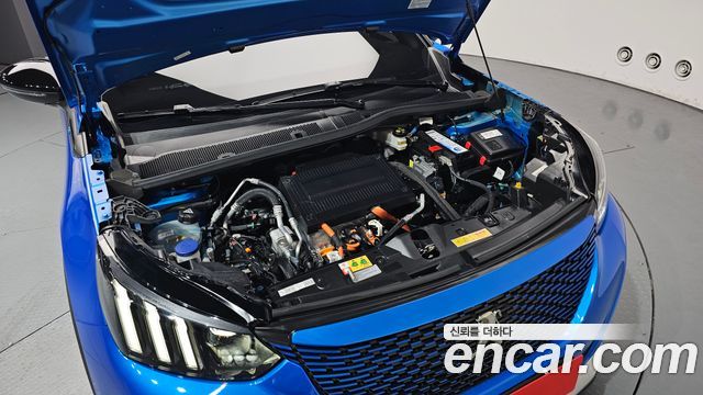 Peugeot 2008 2-го поколения EV GT - фото 4
