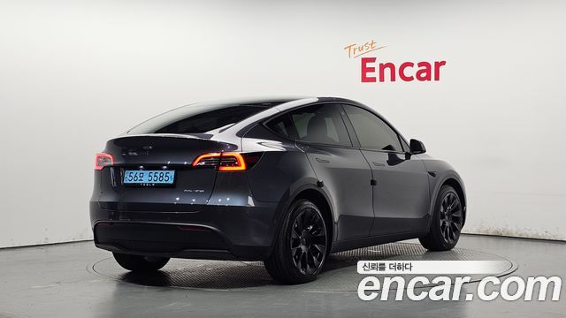 Tesla Model Y Long Range AWD - фото 1