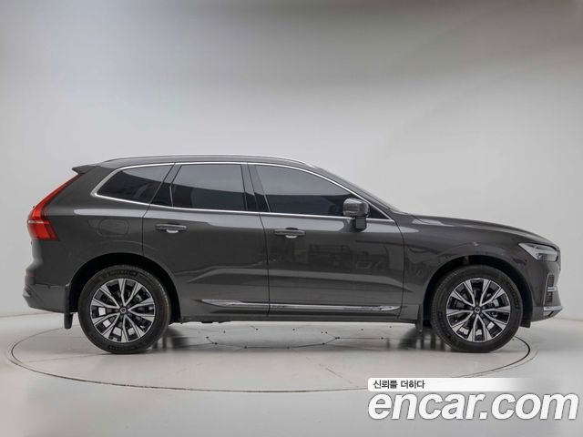 Volvo XC60 2-го поколения B5 Ultra Bright - фото 2