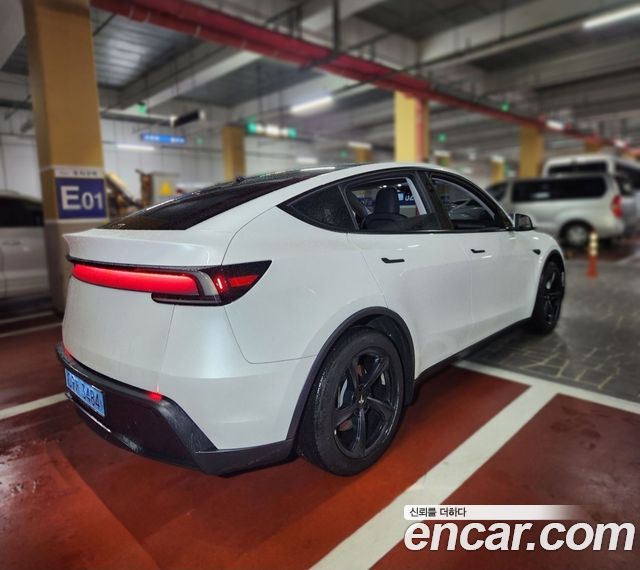Tesla Model Y RWD - фото 0