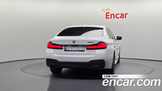 BMW 5-Series G30 520i M Sport - фото 3