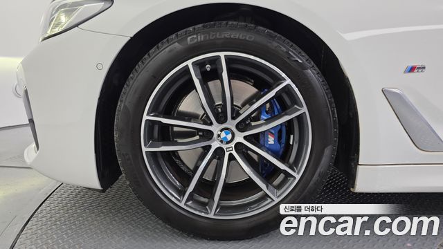 BMW 5-Series G30 520i M Sport - фото 4
