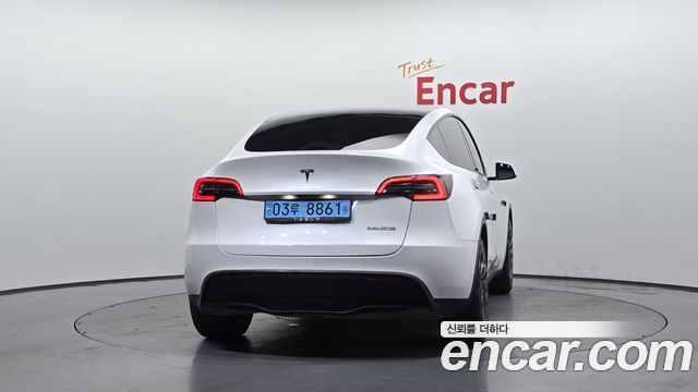Tesla Model Y Long Range AWD - фото 3