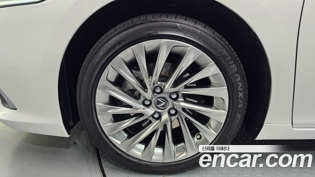 Lexus ES 7-го поколения Luxury Plus - фото 4
