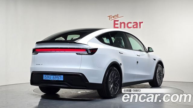 Tesla Model Y L Long Range AWD - фото 1