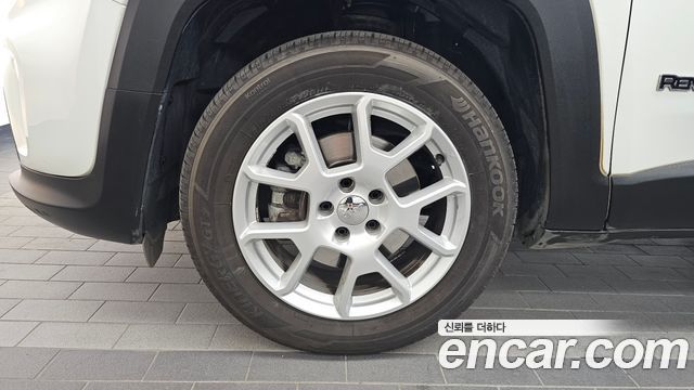 Jeep Renegade 2.4 Limited - фото 4