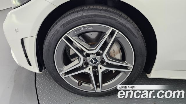 Mercedes-Benz C-Class W205 C300e 4MATIC AMG Line - фото 4