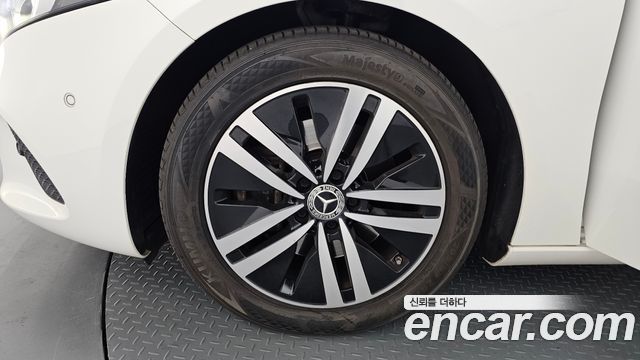 Mercedes-Benz A-Class W177 A220 Sedan - фото 4