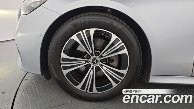 Mercedes-Benz E-Class W214 E200 Avantgarde - фото 4