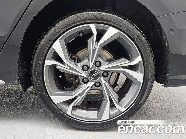 Audi A3 40 TFSI Premium - фото 4