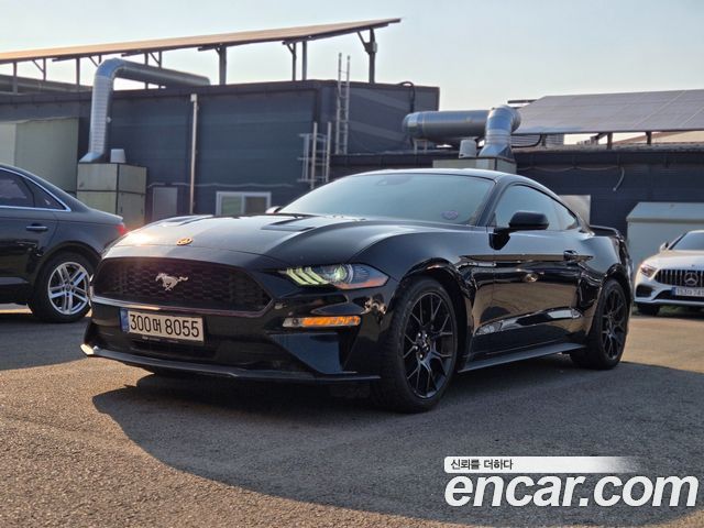 Ford Mustang Coupe - фото 1