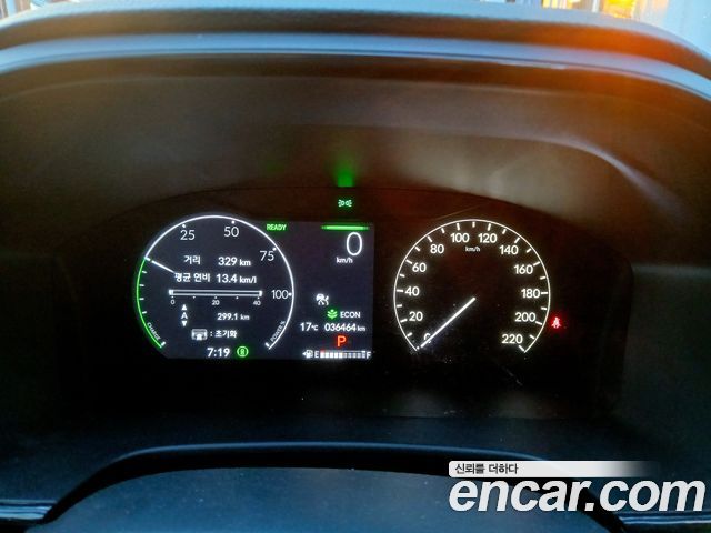 Honda CR-V 6-го поколения 2.0 Hybrid Touring 2WD - фото 4