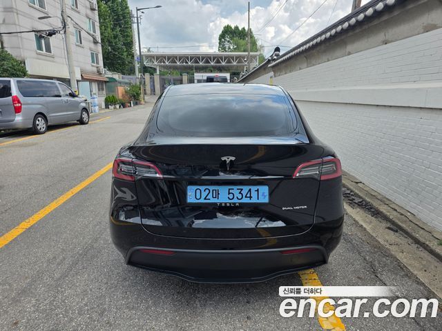 Tesla Model Y Long Range AWD - фото 1