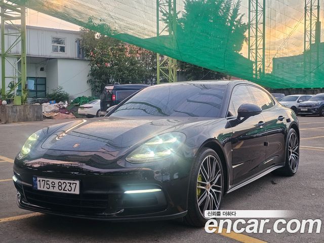 Porsche Panamera 3.0 AWD - фото 0